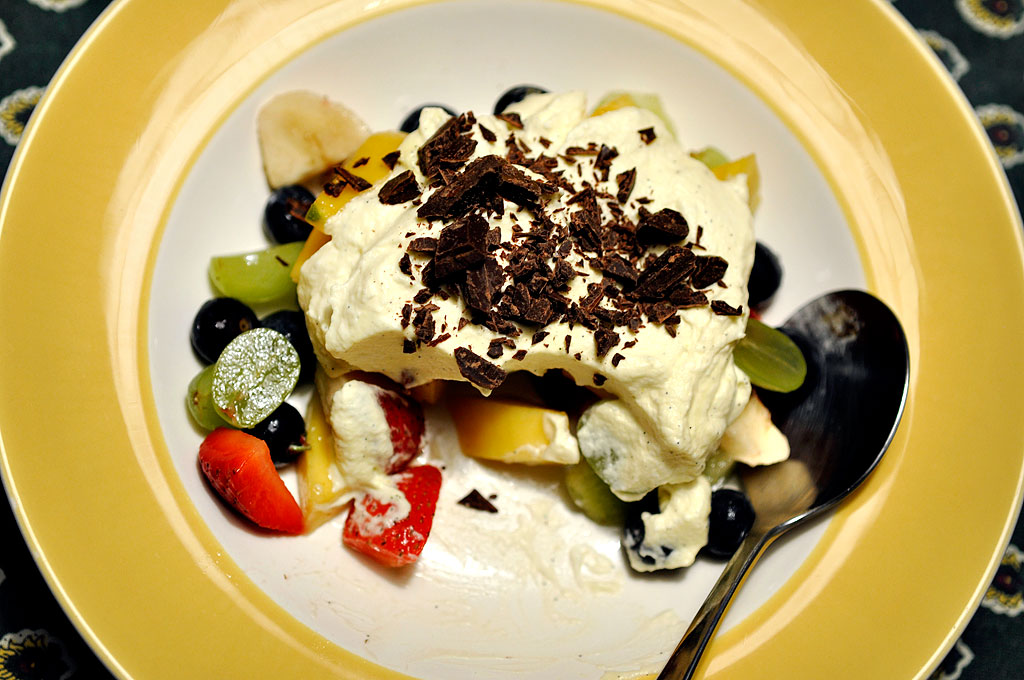 Frugtsalat Med Vanillecreme Pigen Pomfritten